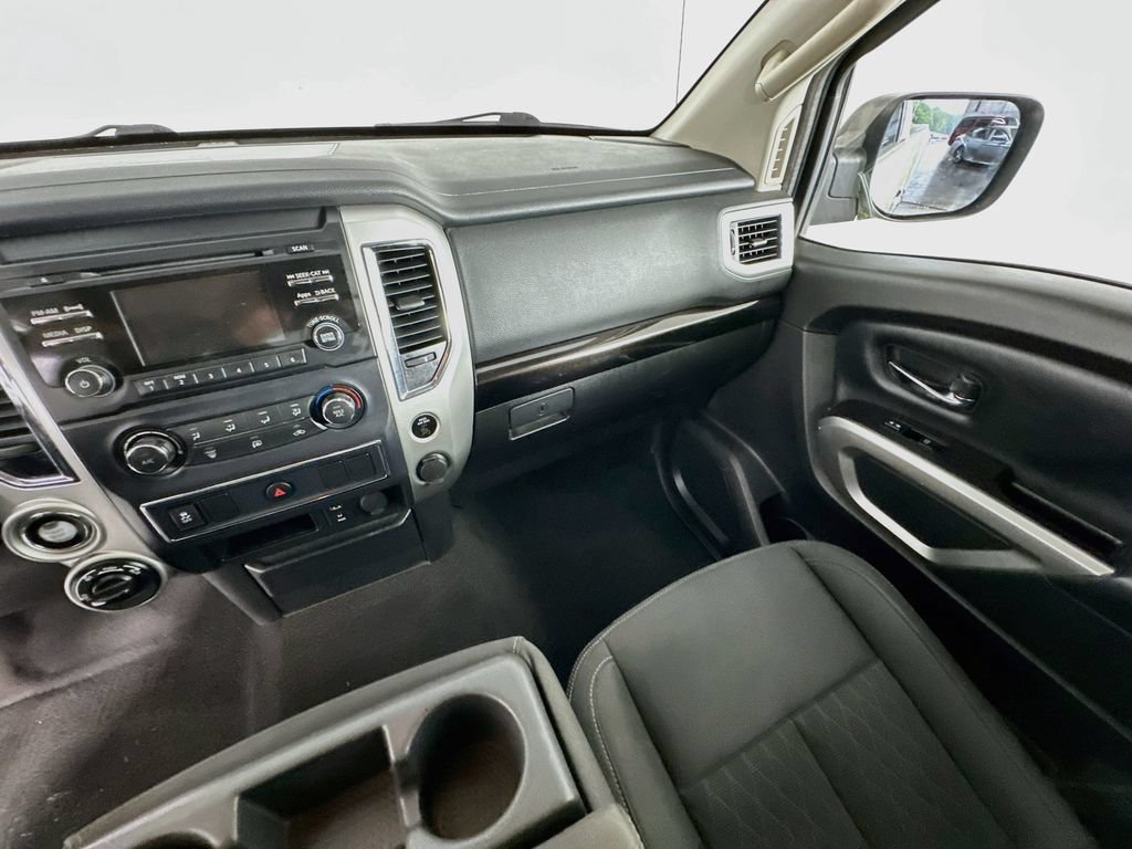 Used 2017 Nissan Titan SV AWD/4WD image 11