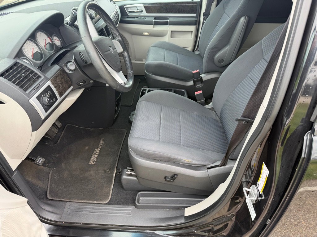 Used 2010 Dodge Grand Caravan SXT FWD image 9