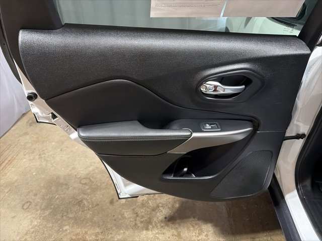 Used 2021 Jeep Cherokee Latitude Lux w/ Comfort/Convenience Group image 16