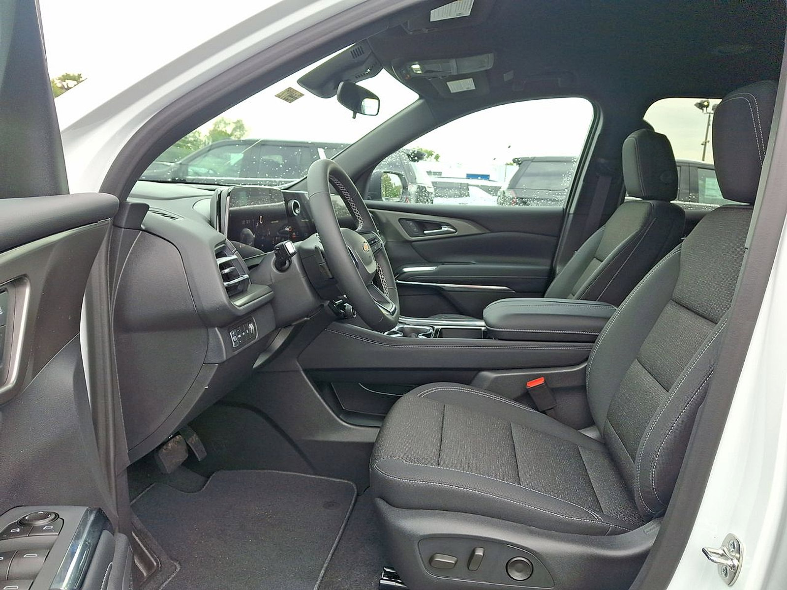 New 2026 Chevrolet Traverse LT image 14