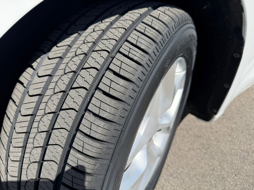 Used 2017 Chrysler Pacifica Touring Plus w/ Tire & Wheel Group FWD image 15