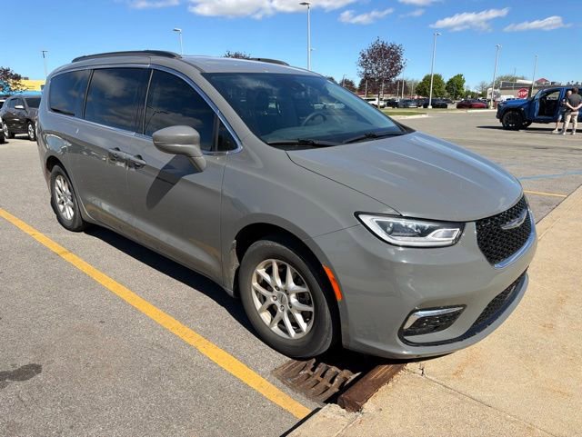 Used 2022 Chrysler Pacifica Touring-L FWD image 3