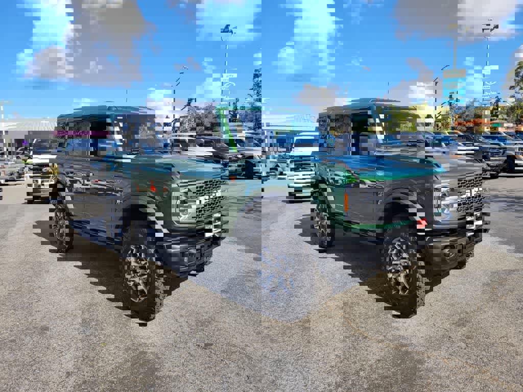 Used 2025 Ford Bronco Badlands image 8