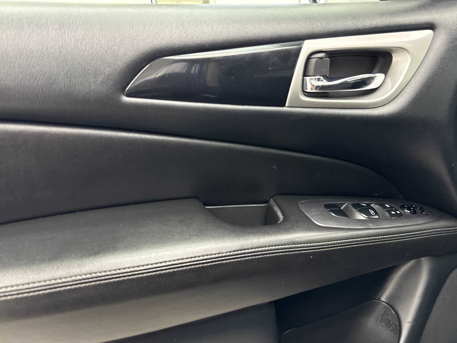 Used 2020 Nissan Pathfinder SV FWD image 33