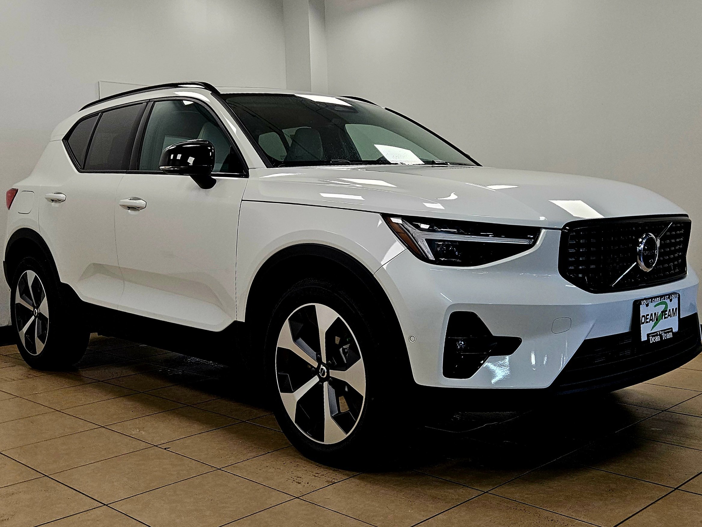 New 2026 Volvo XC40 B5 Plus w/ Climate Package image 3