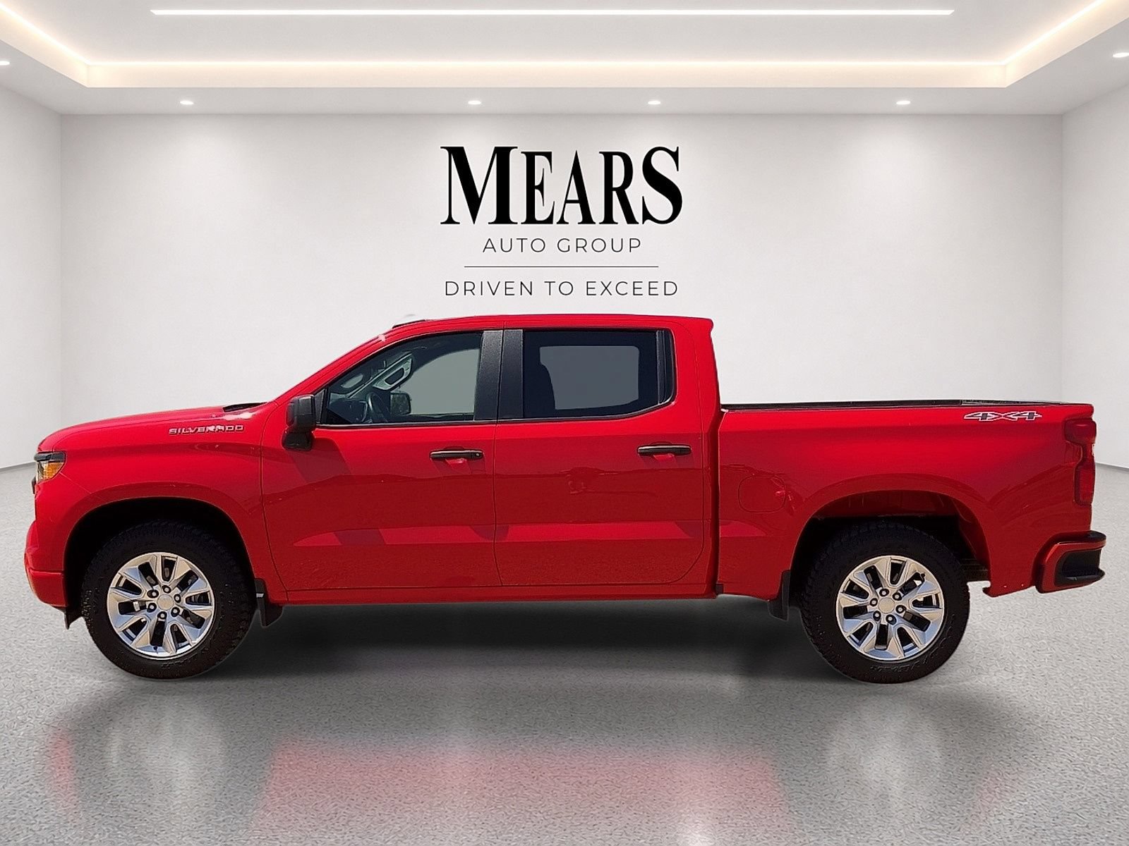 Used 2022 Chevrolet Silverado 1500 Custom AWD/4WD image 2