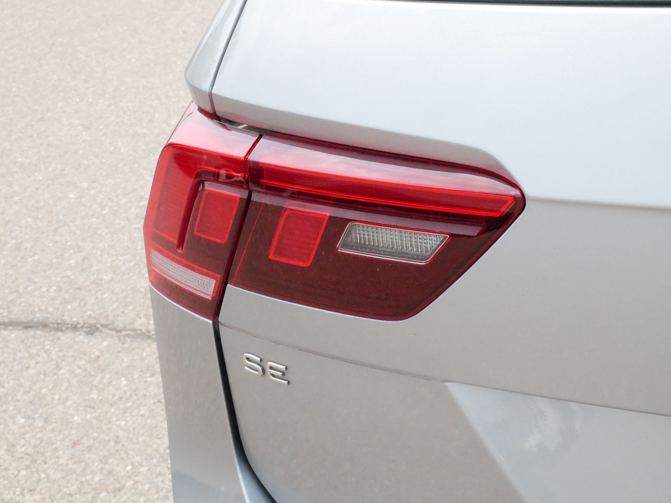 Certified 2023 Volkswagen Tiguan SE R-Line AWD/4WD image 17
