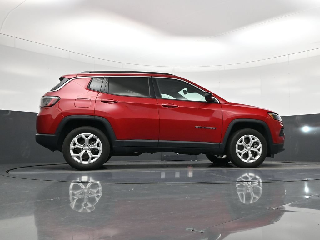 Used 2024 Jeep Compass Latitude AWD/4WD image 27