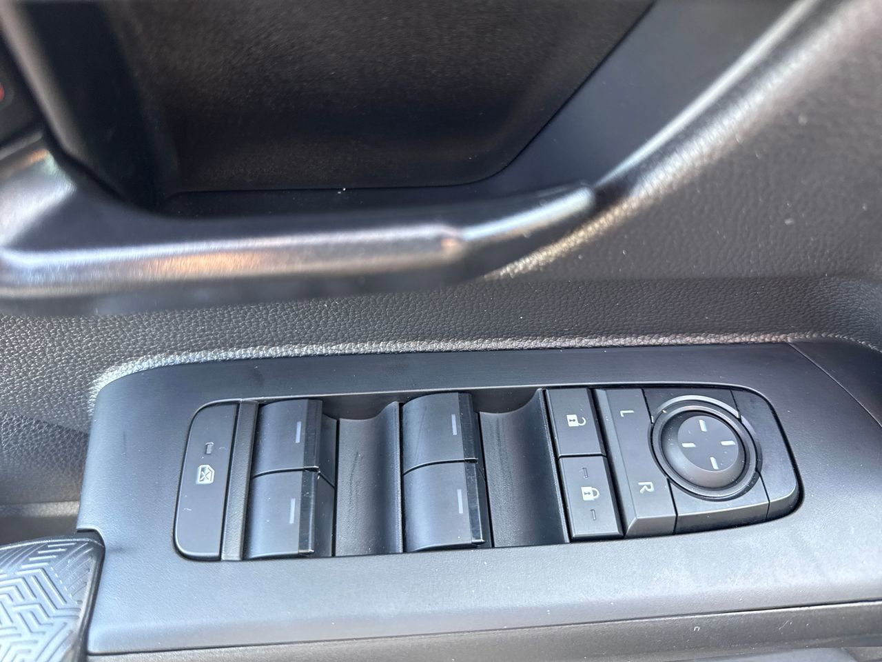 Used 2024 Toyota Tacoma SR image 15