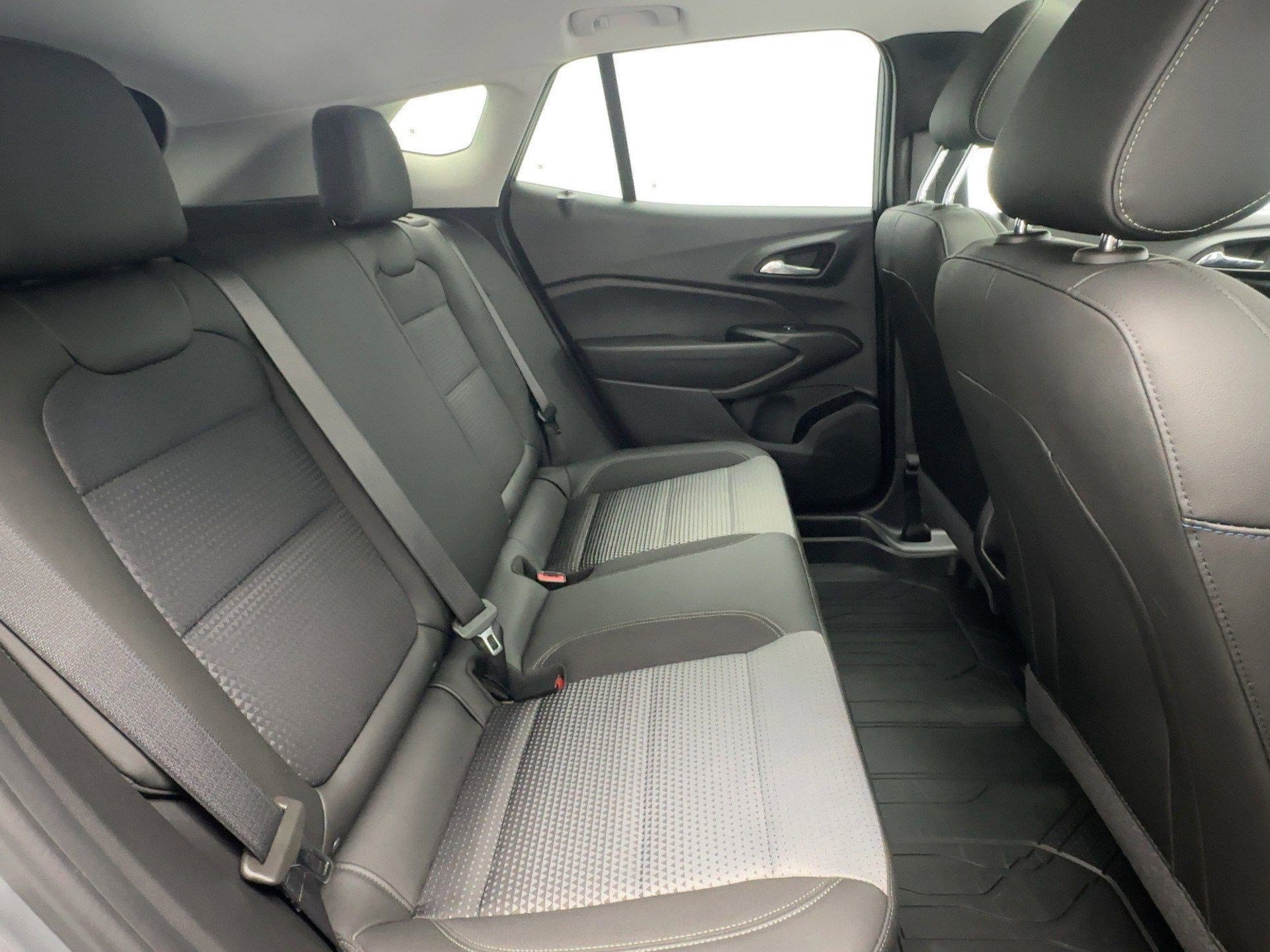 Certified 2024 Chevrolet Trax LT w/ Sunroof Package image 21