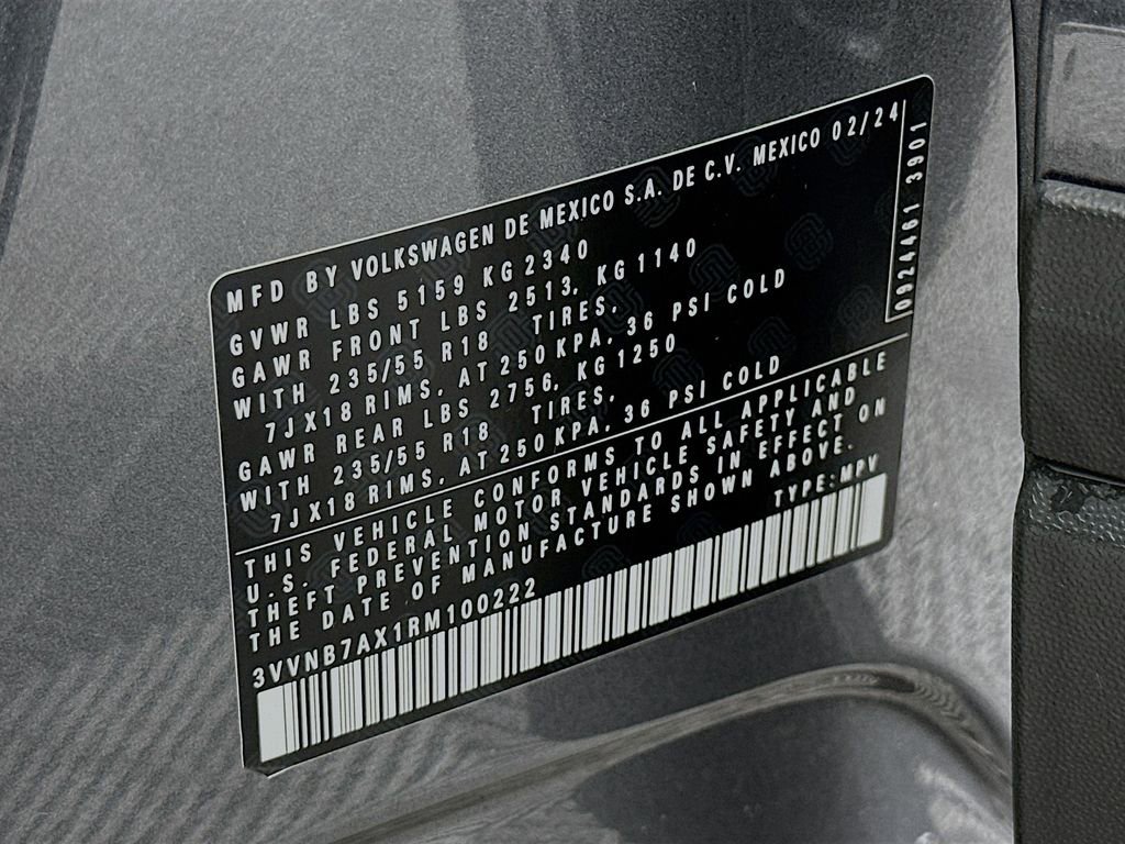 Used 2024 Volkswagen Tiguan SE w/ Panoramic Sunroof Package image 33