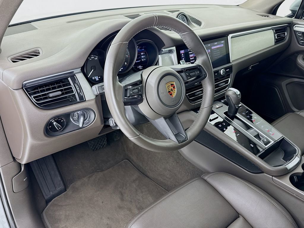 Certified 2023 Porsche Macan Turbo image 4