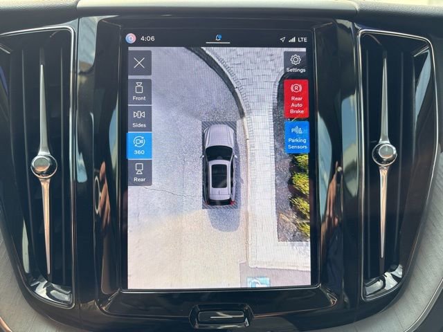 Used 2025 Volvo XC60 B5 Plus AWD/4WD image 25