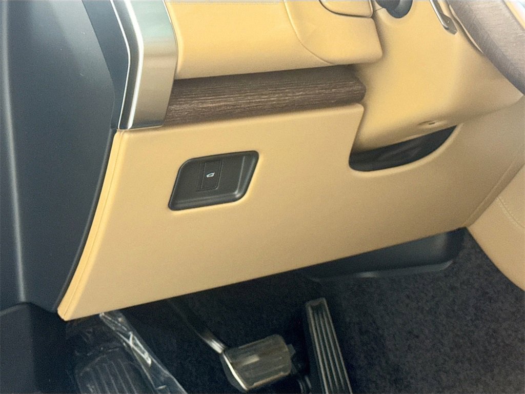 New 2026 Land Rover Range Rover Long Wheelbase SE image 10