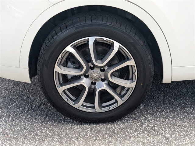 Used 2019 Maserati Levante image 11