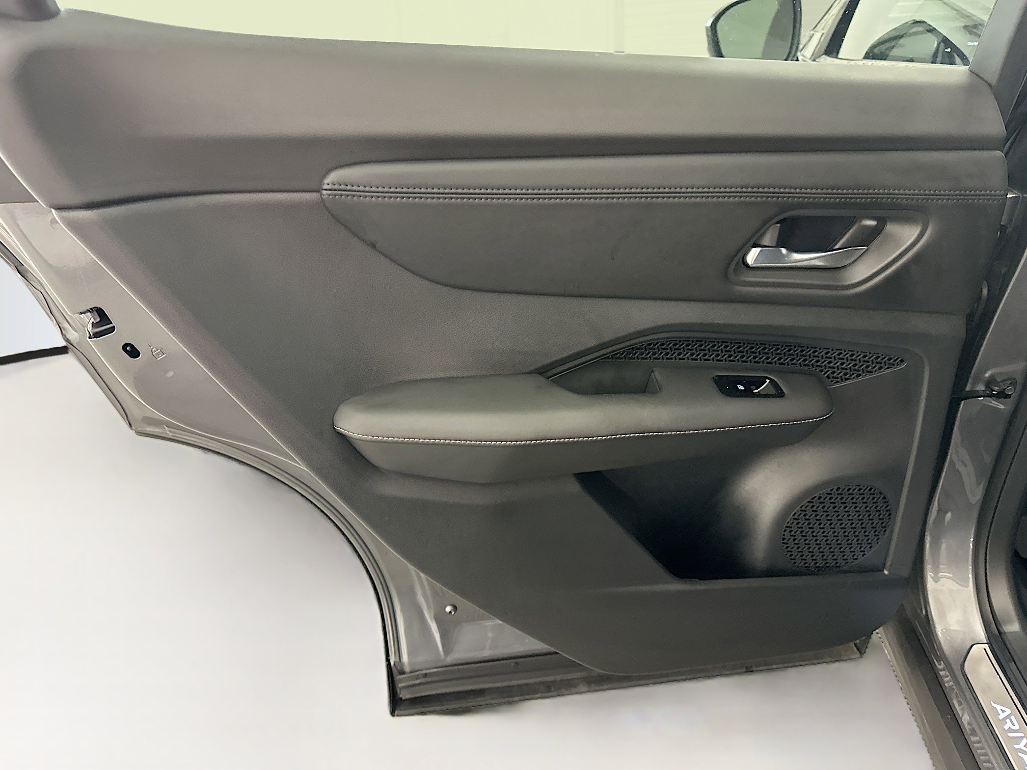 Used 2023 Nissan Ariya AWD image 27