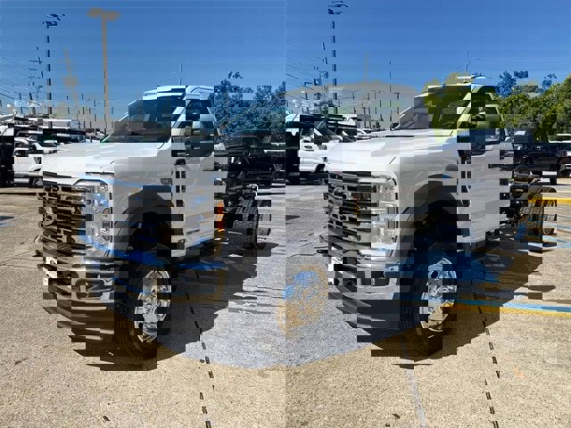 New 2025 Ford F550 4x4 Regular Cab Super Duty image 3