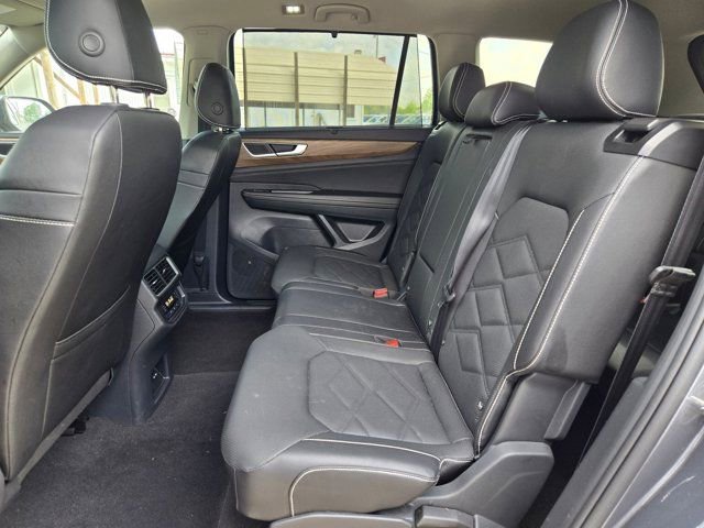Used 2025 Volkswagen Atlas SE image 25