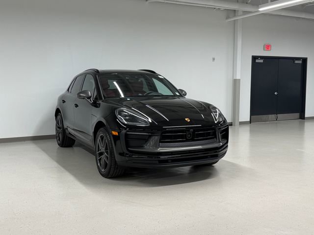 Certified 2026 Porsche Macan Turbo AWD/4WD image 7