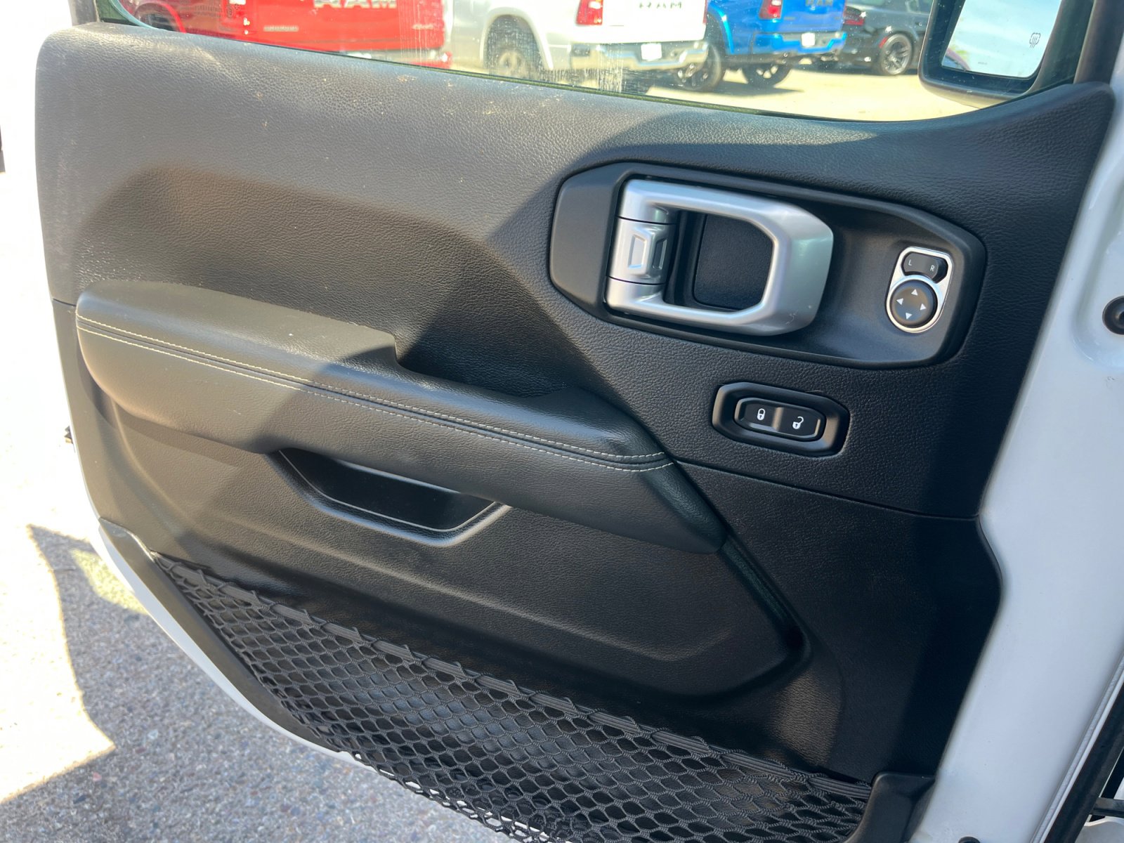 Used 2020 Jeep Gladiator Overland AWD/4WD image 13