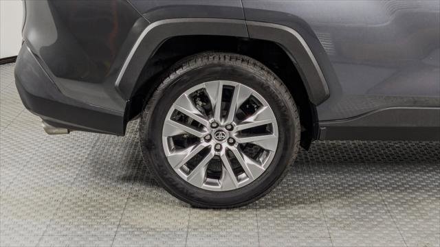 Used 2020 Toyota RAV4 XLE Premium image 29