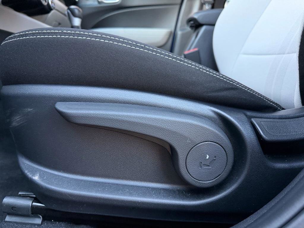 Certified 2025 Hyundai Venue SEL image 14