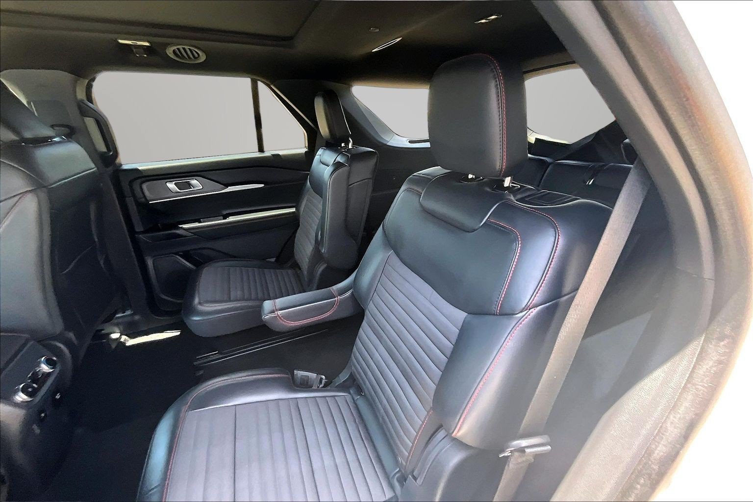 Used 2025 Ford Explorer ST-Line w/ Premium Package AWD/4WD image 18