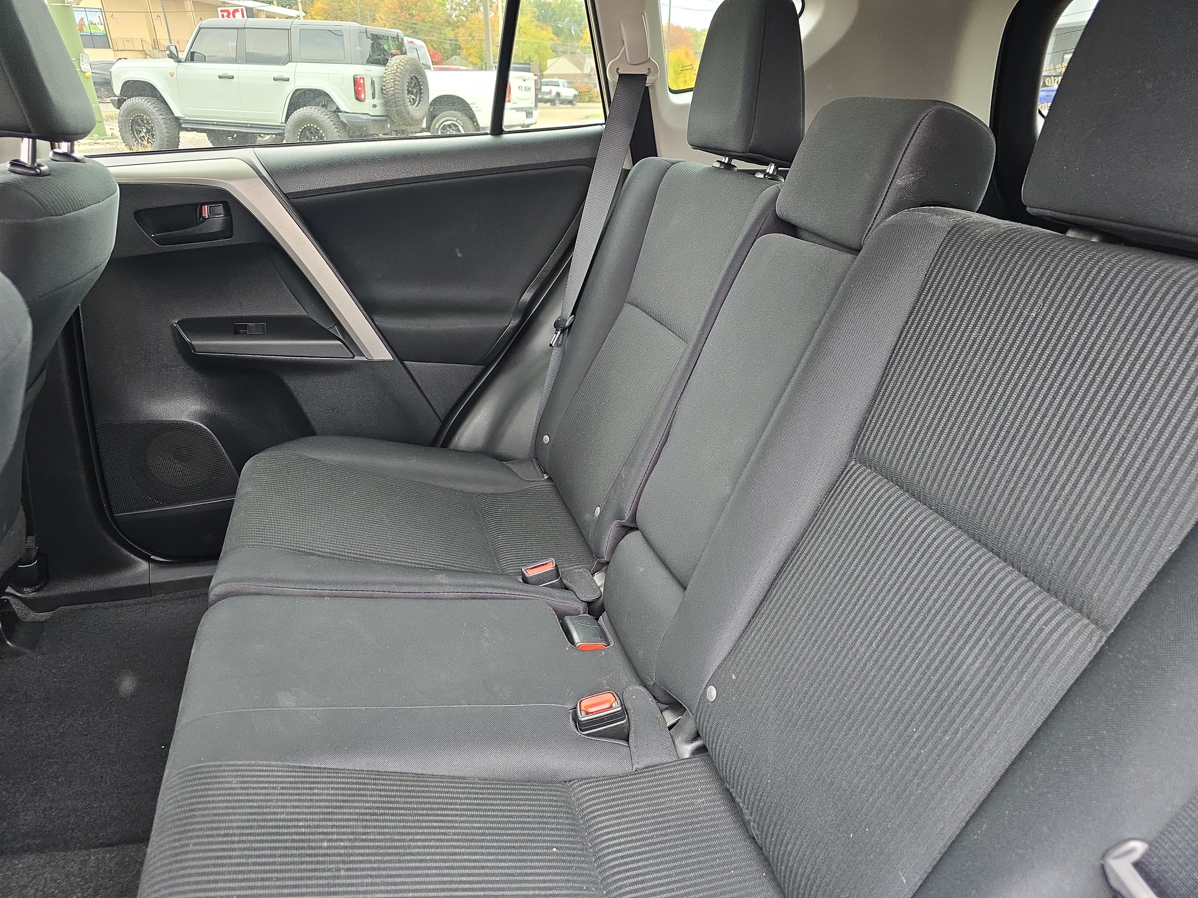 Used 2016 Toyota RAV4 LE AWD/4WD image 16