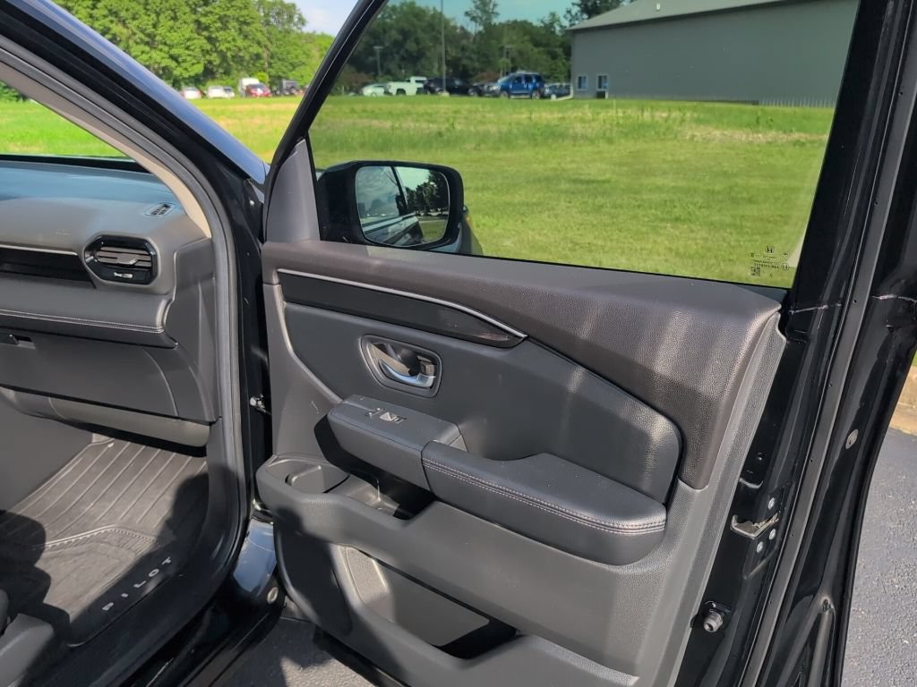 Used 2025 Honda Pilot Elite image 53