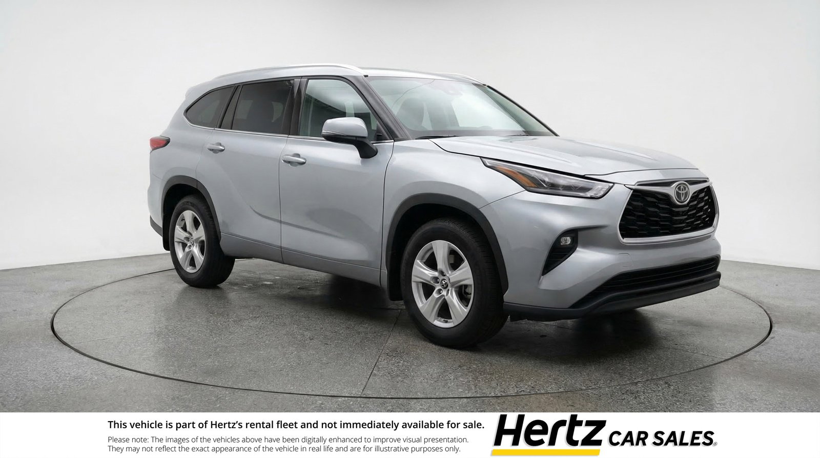 Used 2025 Toyota Highlander LE FWD image 1