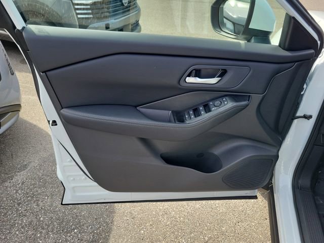New 2026 Nissan Rogue SV FWD image 5