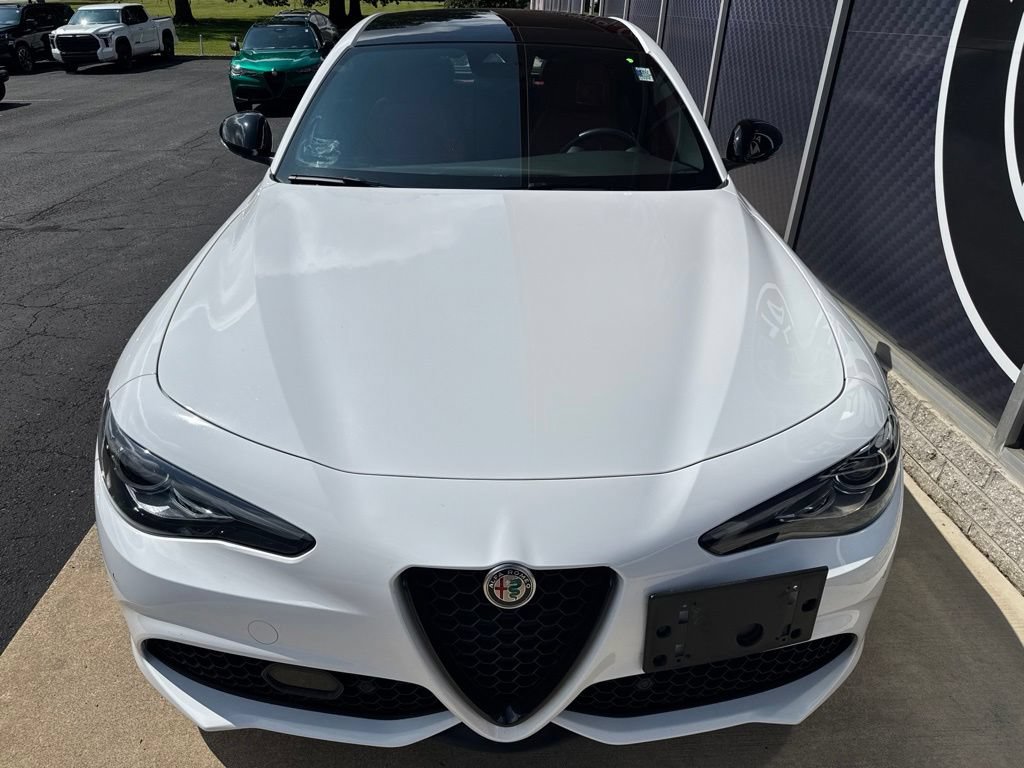 Used 2023 Alfa Romeo Giulia Veloce AWD/4WD image 9