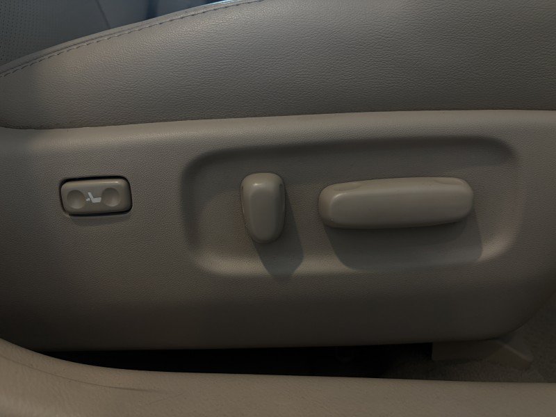 Used 2009 Toyota Avalon Limited FWD image 36