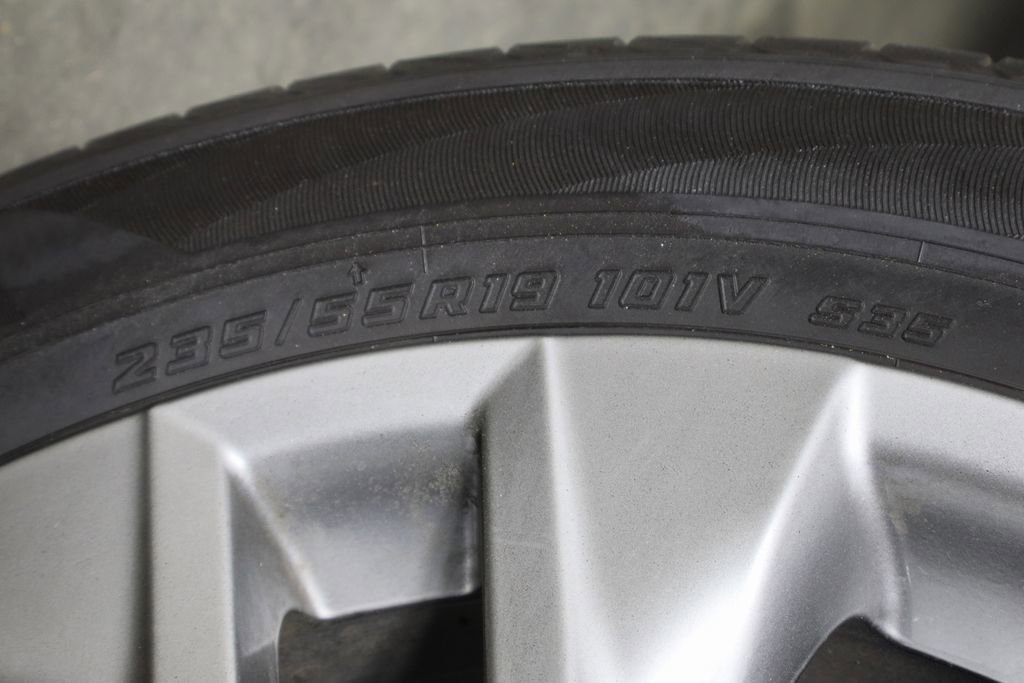 Used 2025 Toyota RAV4 XLE Premium image 40