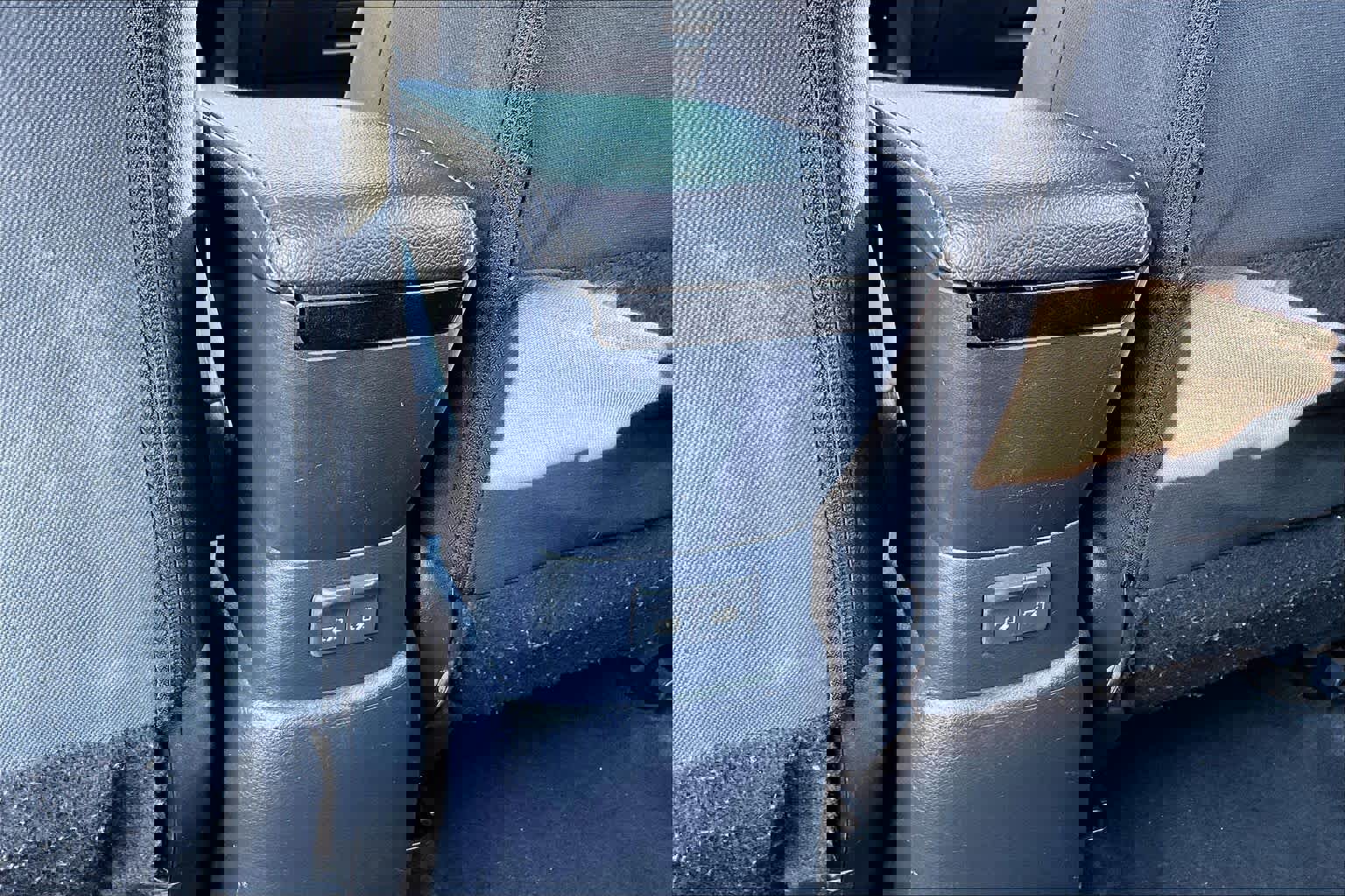 Used 2021 Nissan Kicks S FWD image 33