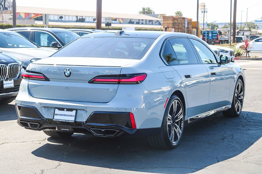 Used 2025 BMW 760i xDrive image 6