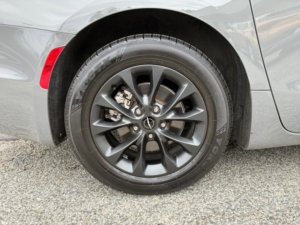 Used 2021 Chrysler Pacifica Touring-L w/ S Appearance Package FWD image 27