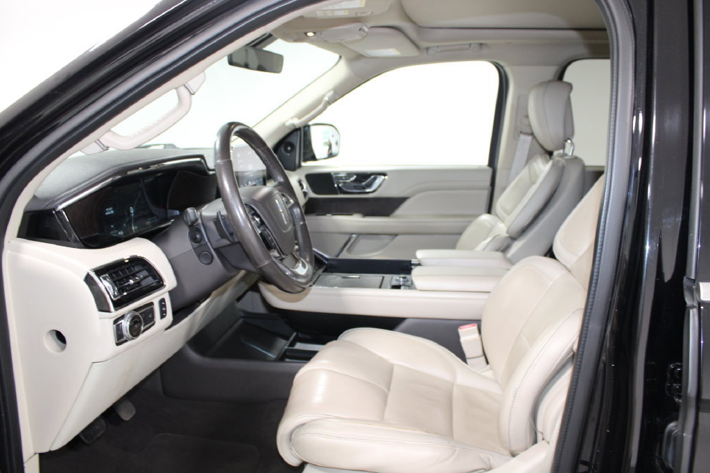 Used 2018 Lincoln Navigator Select RWD image 24
