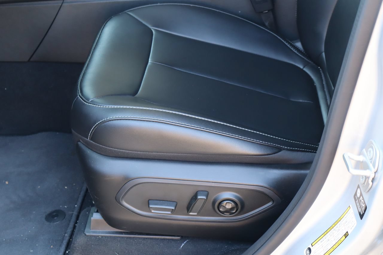 Used 2025 Jeep Grand Cherokee L Limited w/ Black Appearance Package AWD/4WD image 14