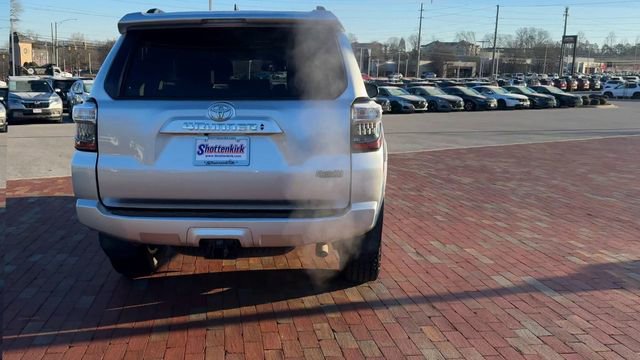 Used 2022 Toyota 4Runner SR5 Premium image 2