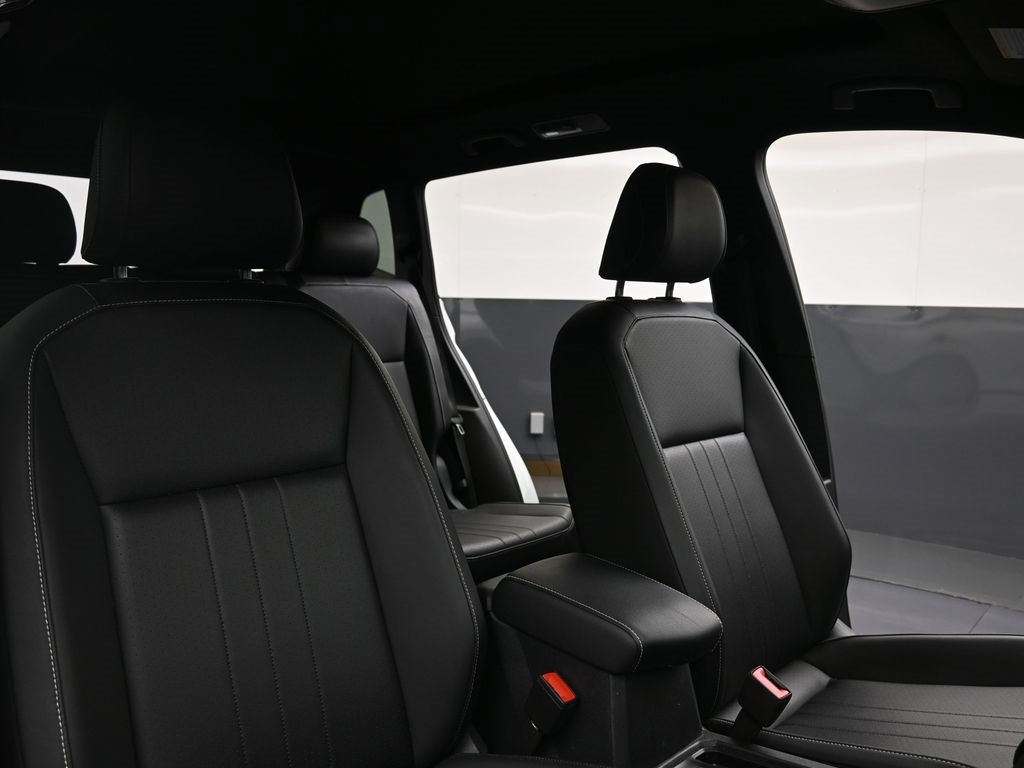 Used 2024 Volkswagen Tiguan SE R-Line image 13