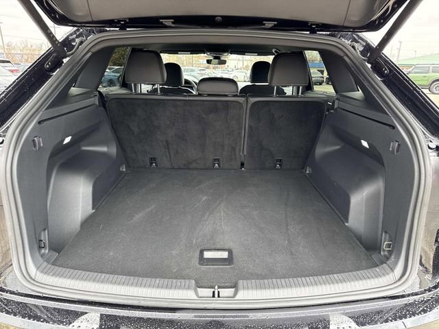 Certified 2025 Volkswagen Atlas Cross Sport SE image 5