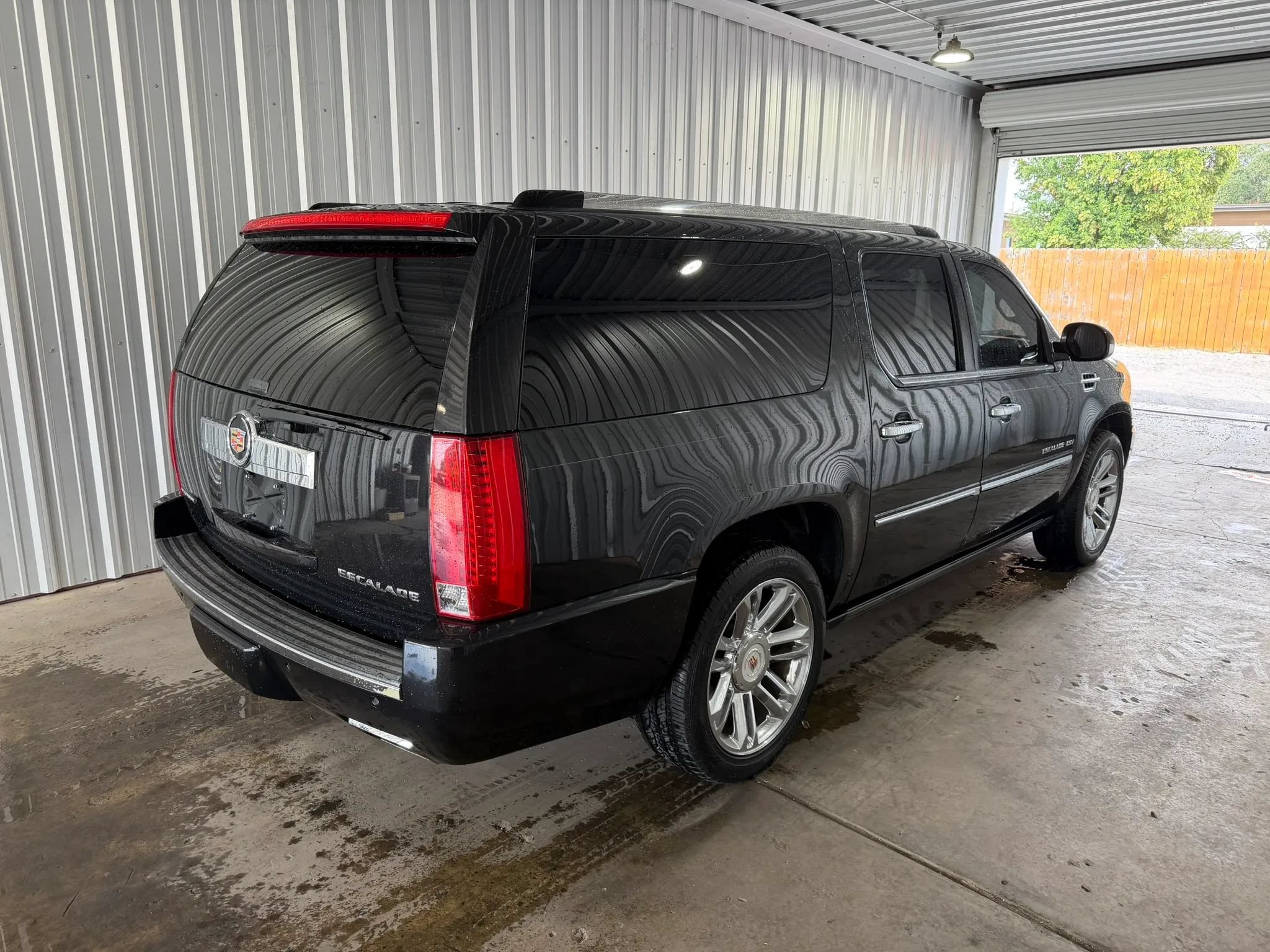 Used 2013 Cadillac Escalade ESV Platinum AWD/4WD image 5