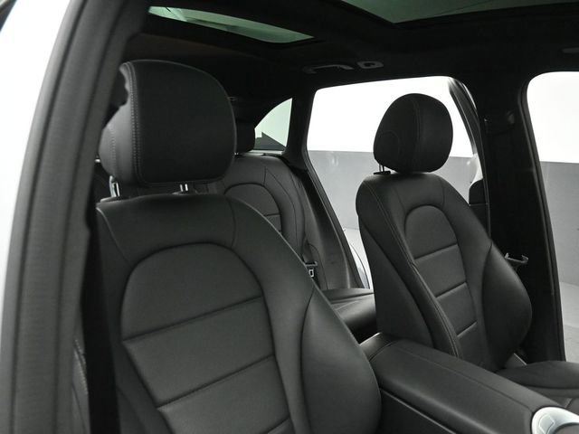 Used 2022 Mercedes-Benz GLC 300 4MATIC image 32