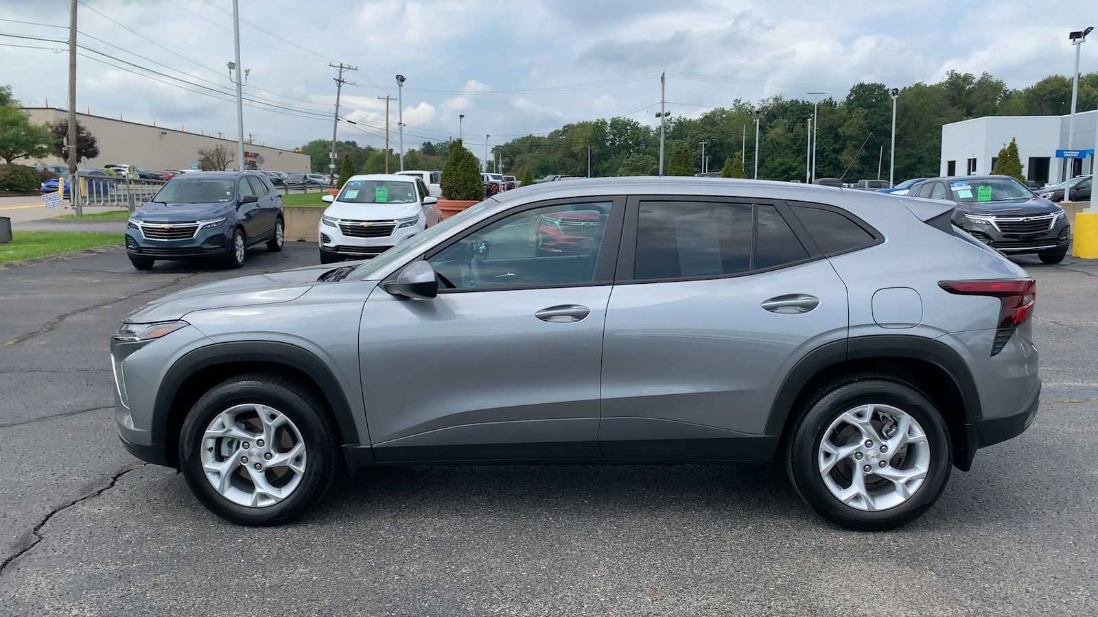 Certified 2025 Chevrolet Trax LS w/ LS Convenience Package FWD image 5