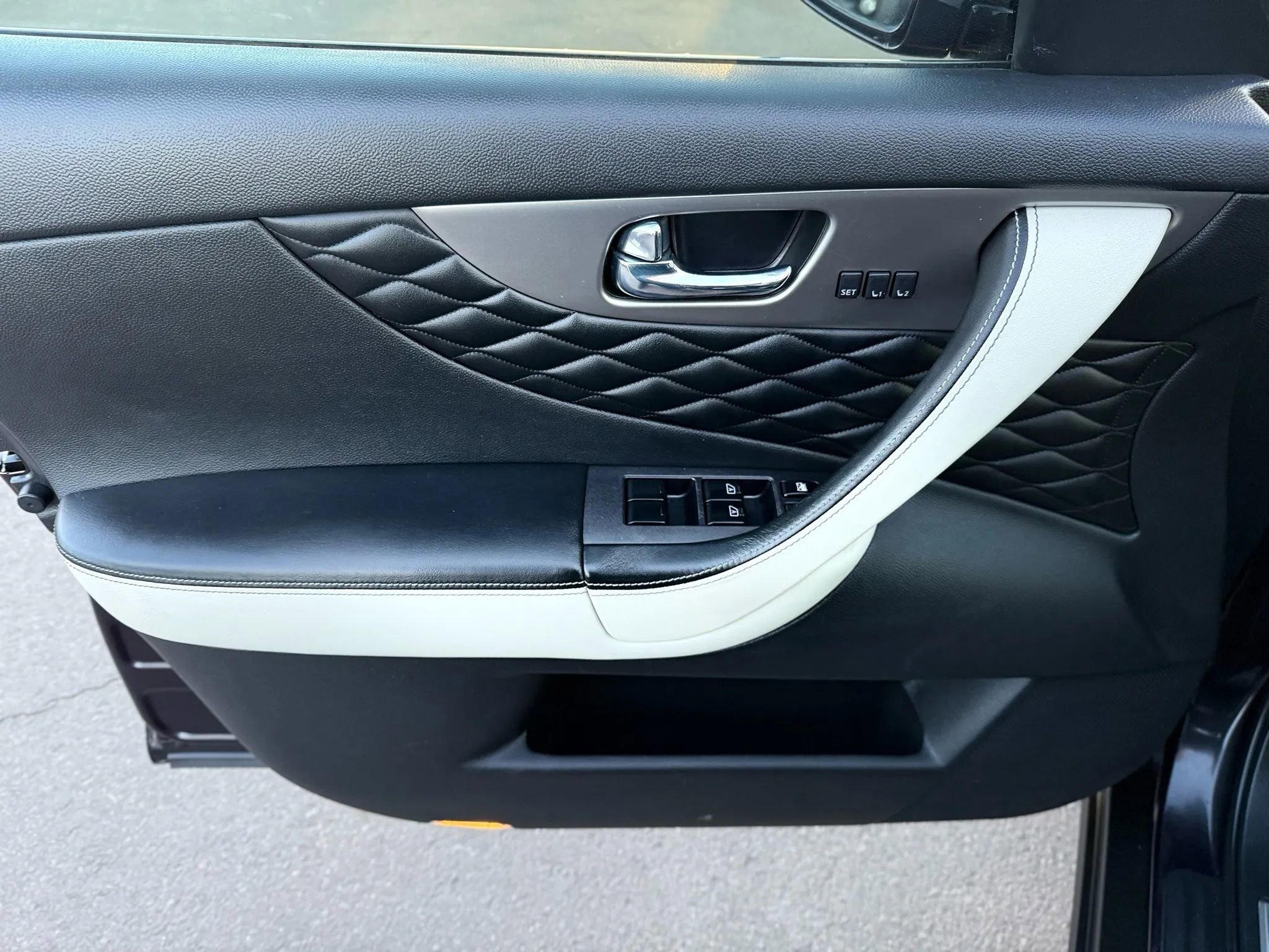 Used 2017 INFINITI QX70 3.7 w/ Limited Package AWD/4WD image 14