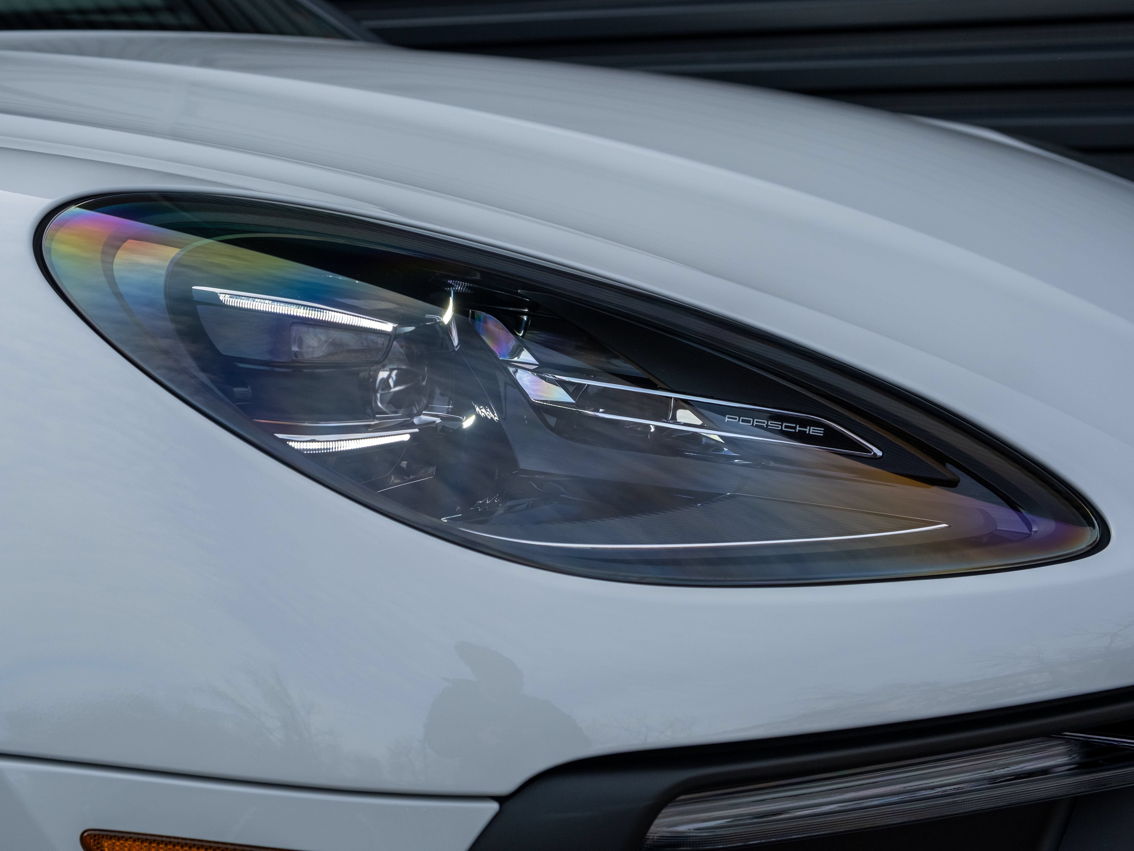 Certified 2026 Porsche Macan AWD/4WD image 23