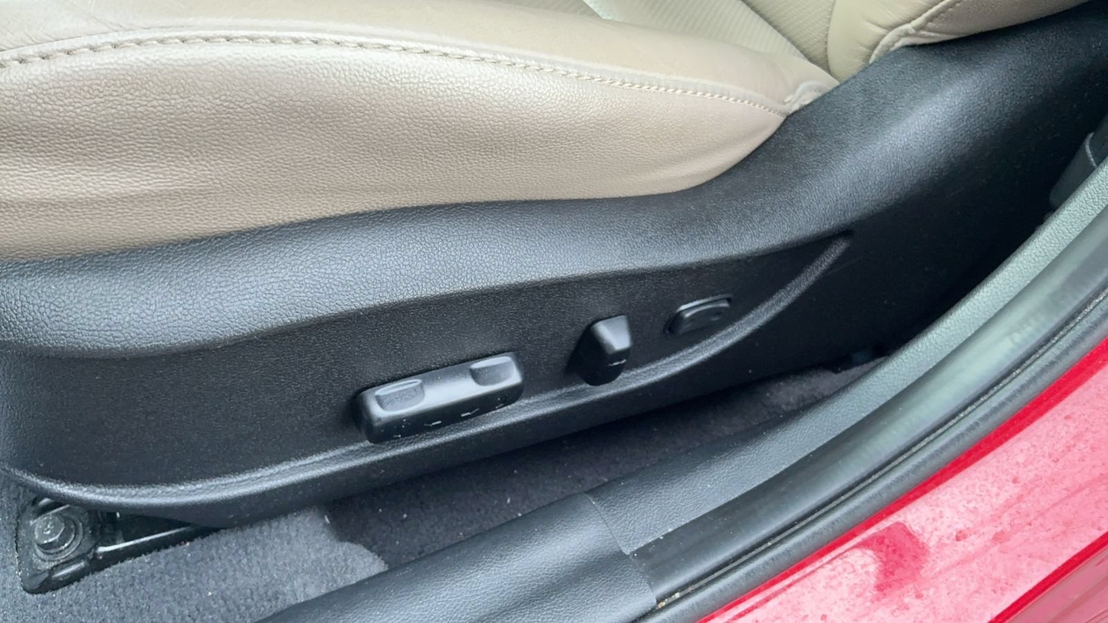 Used 2016 Hyundai Elantra Limited FWD image 32