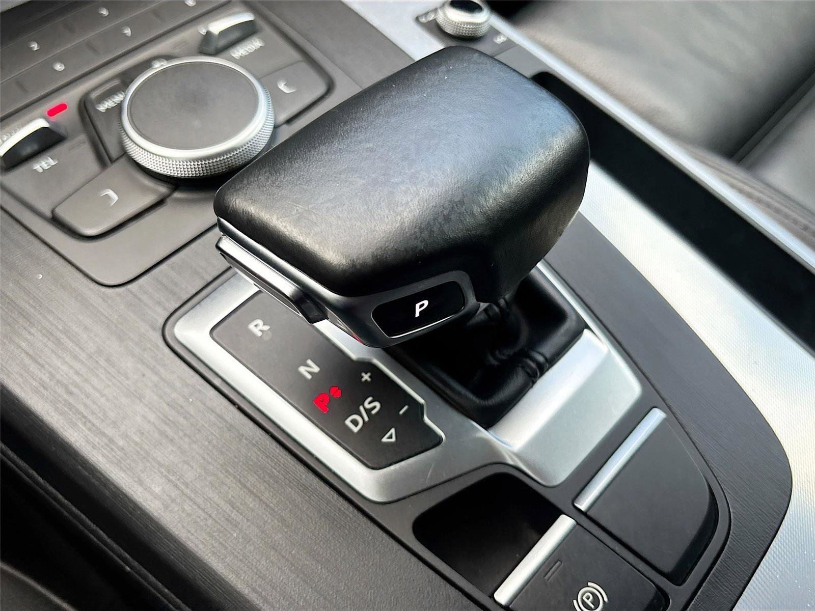 Used 2020 Audi Q5 2.0T Premium w/ Titanium Sport Package image 16