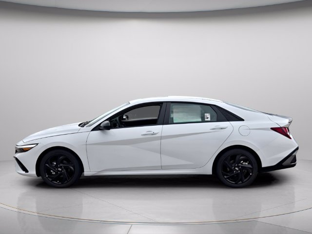 New 2026 Hyundai Elantra SEL Sport FWD image 2